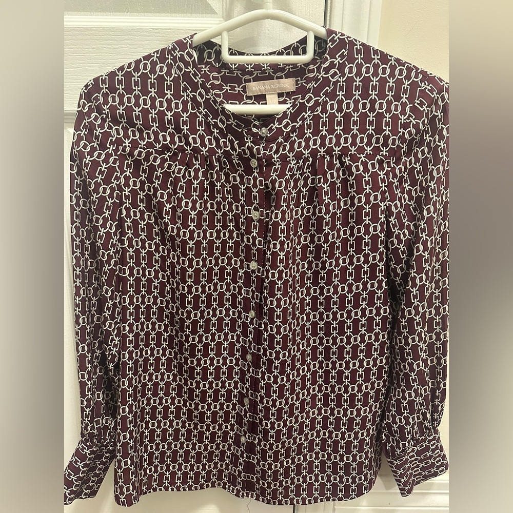 Banana Republic • Women’s Burgundy Blouse - 100% silk